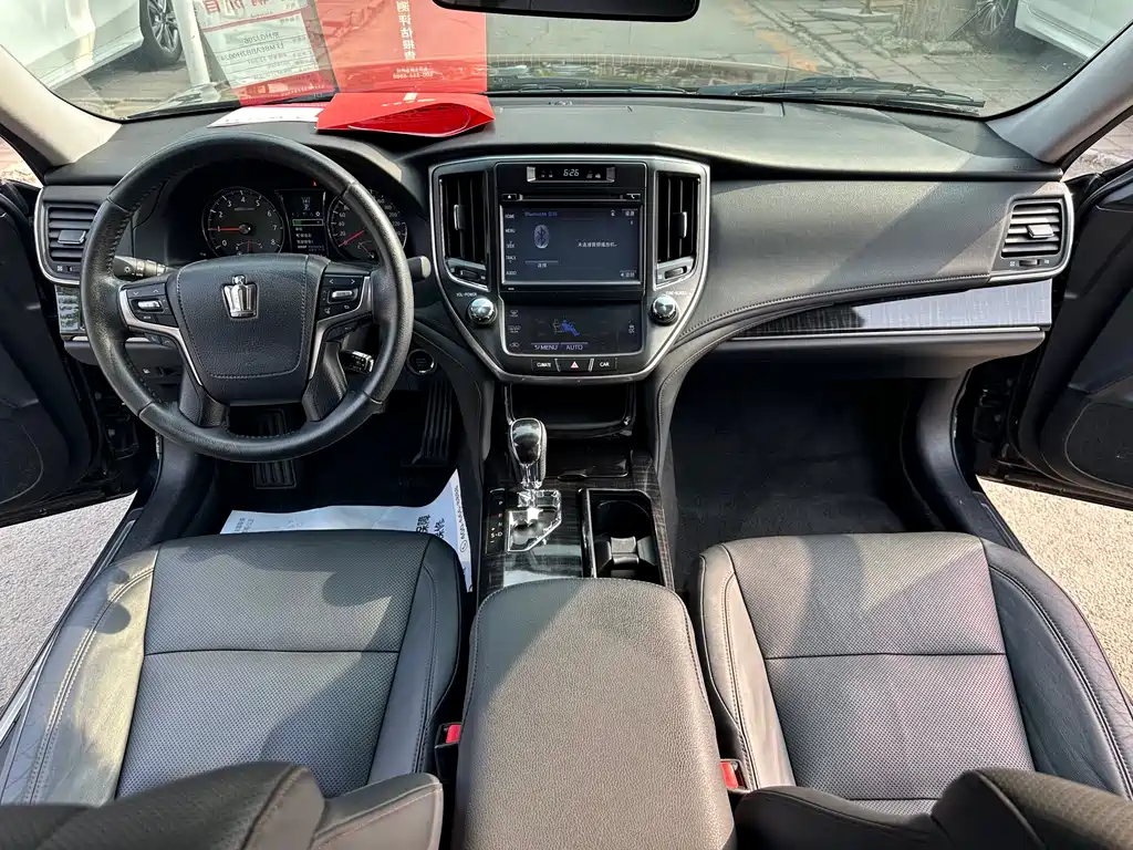 Toyota Crown 2017 — фото 16