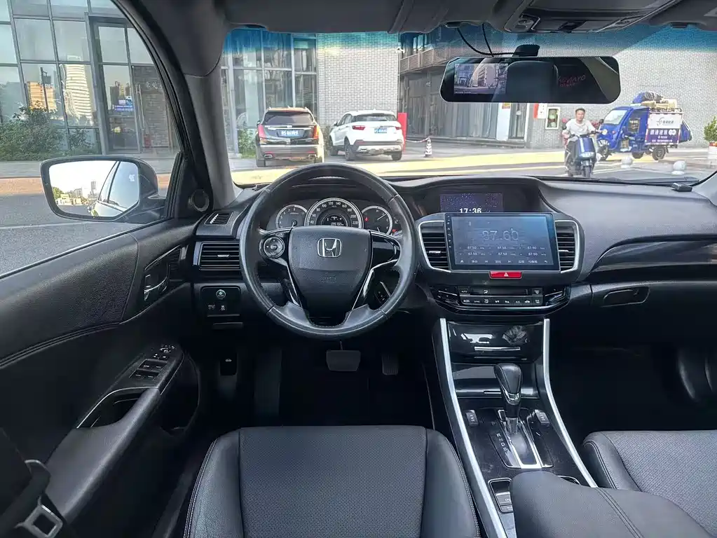 Honda Accord 2018 — фото 6