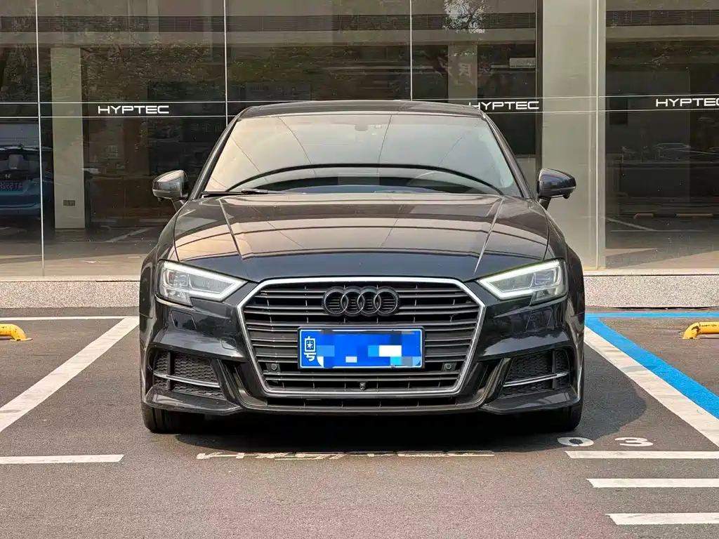 Audi A3 2018 — фото 1