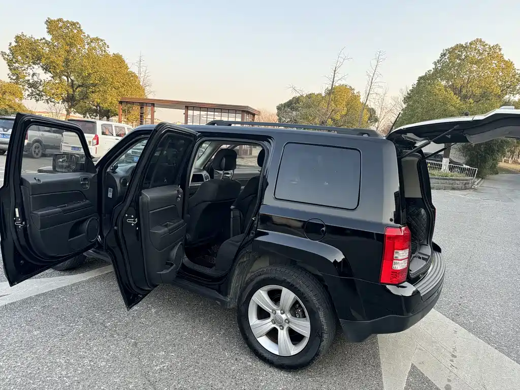 Jeep Patriot 2014 — фото 11