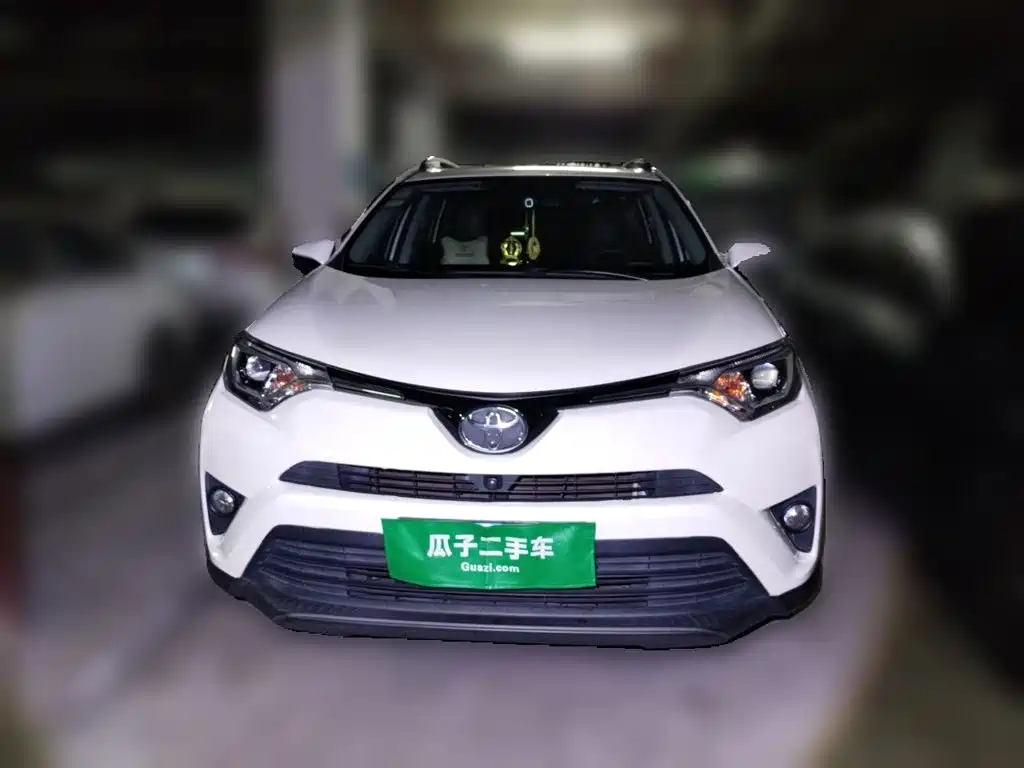 Toyota RAV4 2018 — фото 24