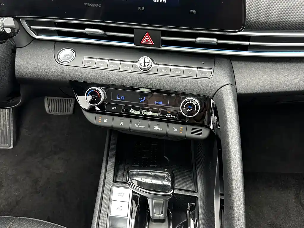Hyundai Elantra 2023 — фото 15