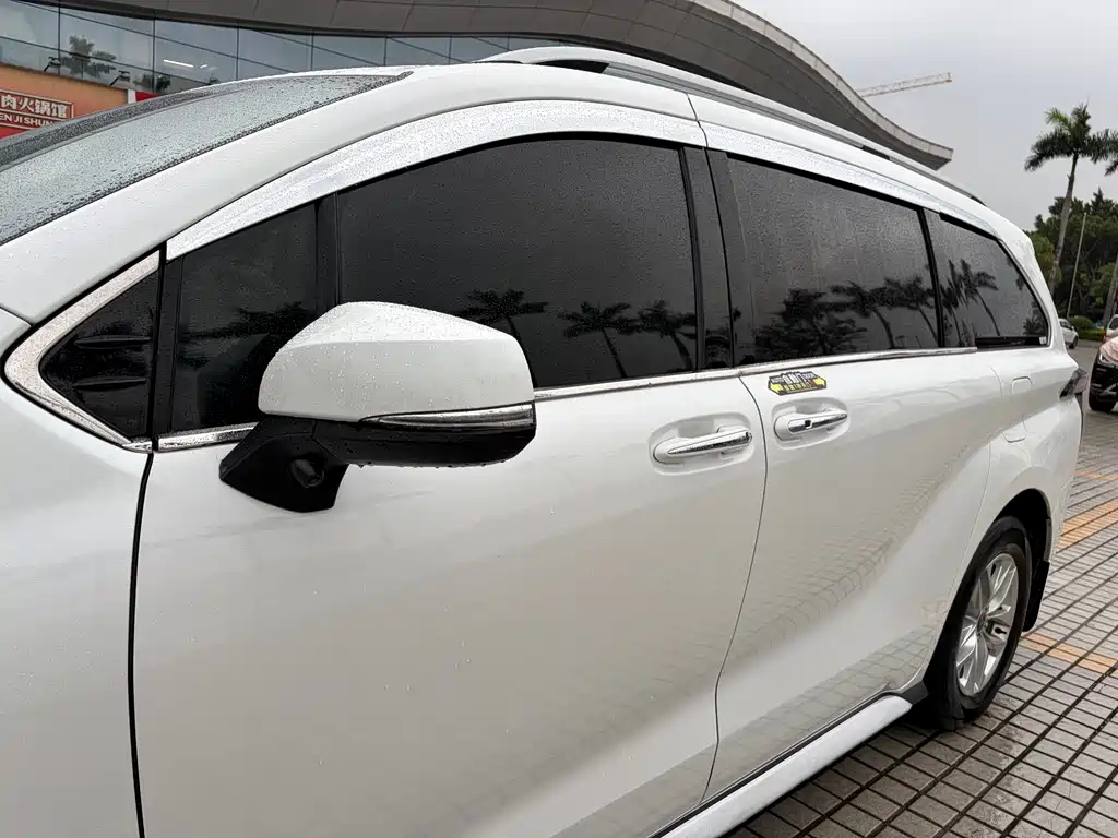 Toyota Granvia 2024 — фото 6