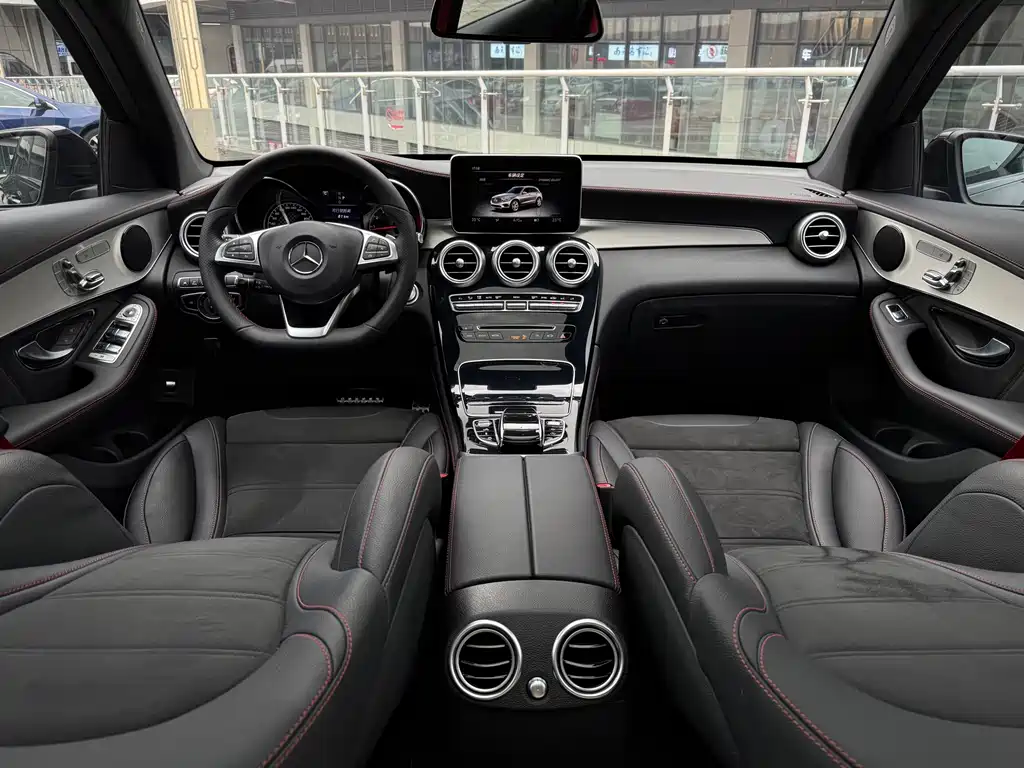 Mercedes-Benz GLC AMG 2019 — фото 18
