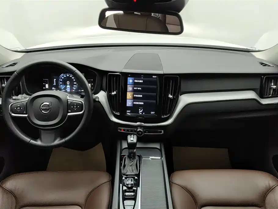 Volvo XC60 2020 — фото 12
