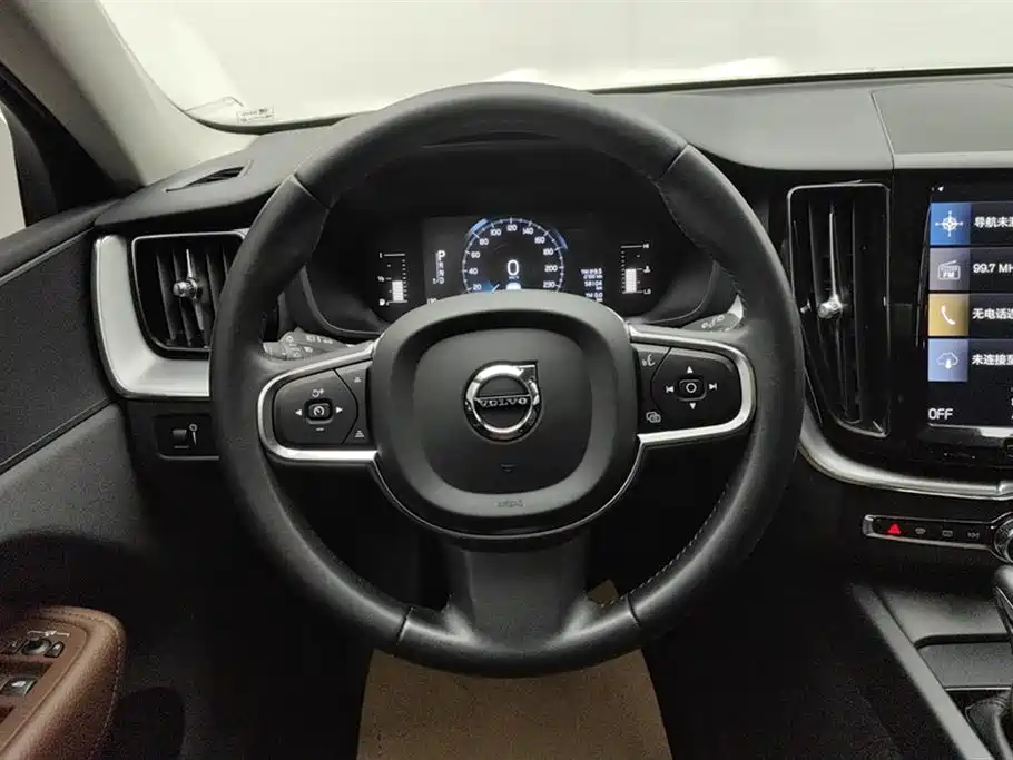 Volvo XC60 2020 — фото 15