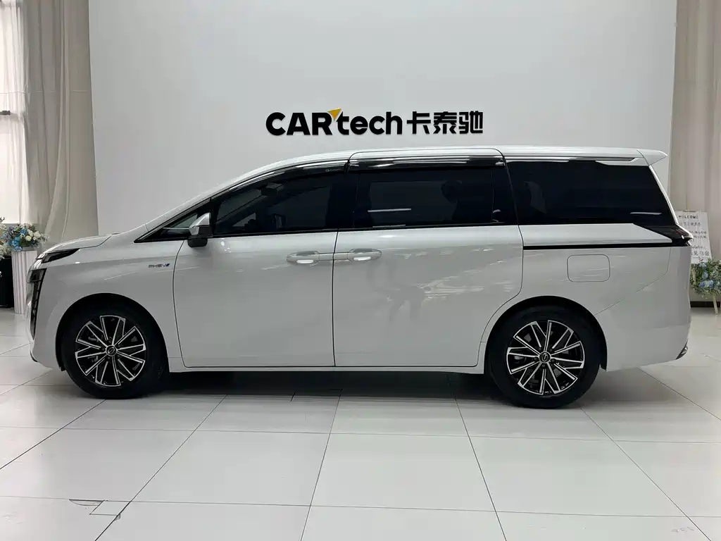 GAC Motor E8 PHEV 2024 — фото 11