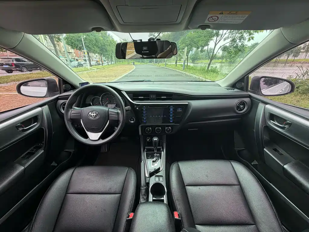 Toyota Corolla 2018 — фото 11