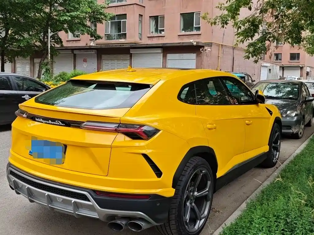Lamborghini Urus 2023 — фото 5