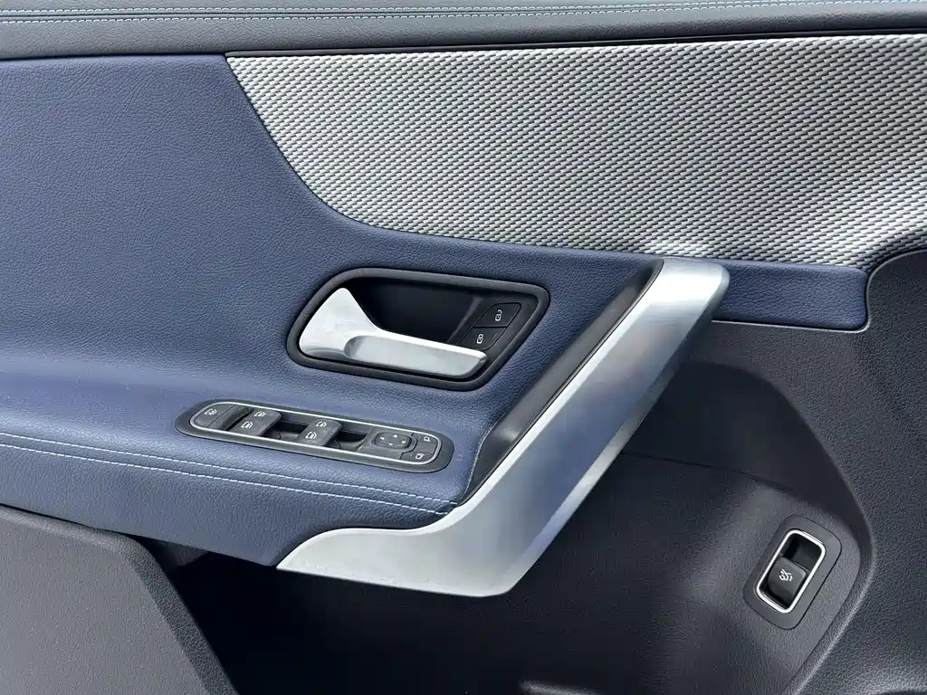 Mercedes-Benz A-Class 2022 — фото 15