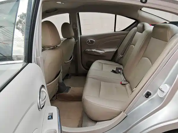 Nissan Sunny 2011