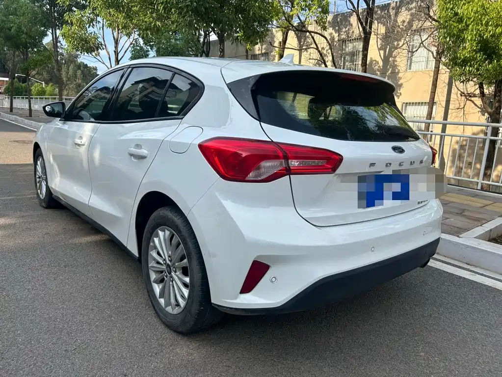 Ford Focus 2019 — фото 10