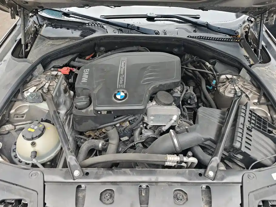 BMW 5 Series 2017 — фото 10