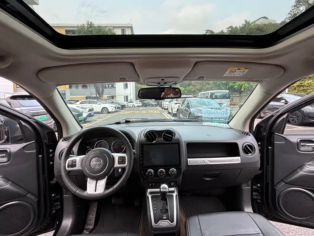 Jeep Compass 2015 — фото 8