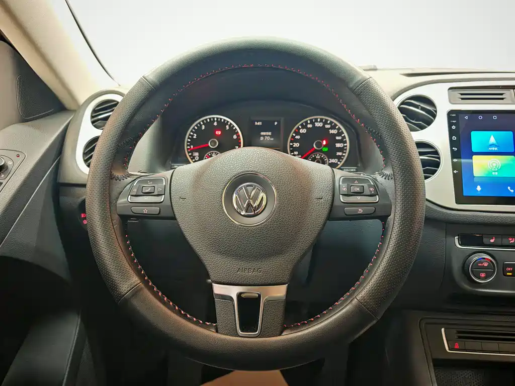 Volkswagen Tiguan 2015 — фото 12