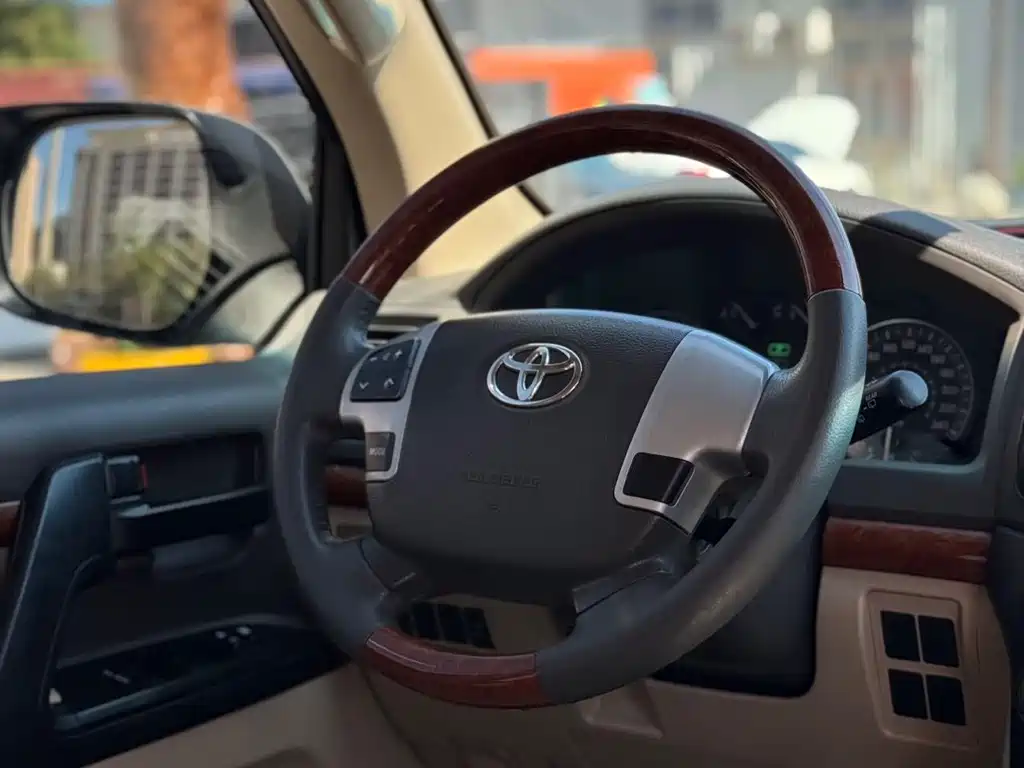 Toyota Land Cruiser 2015 — фото 12