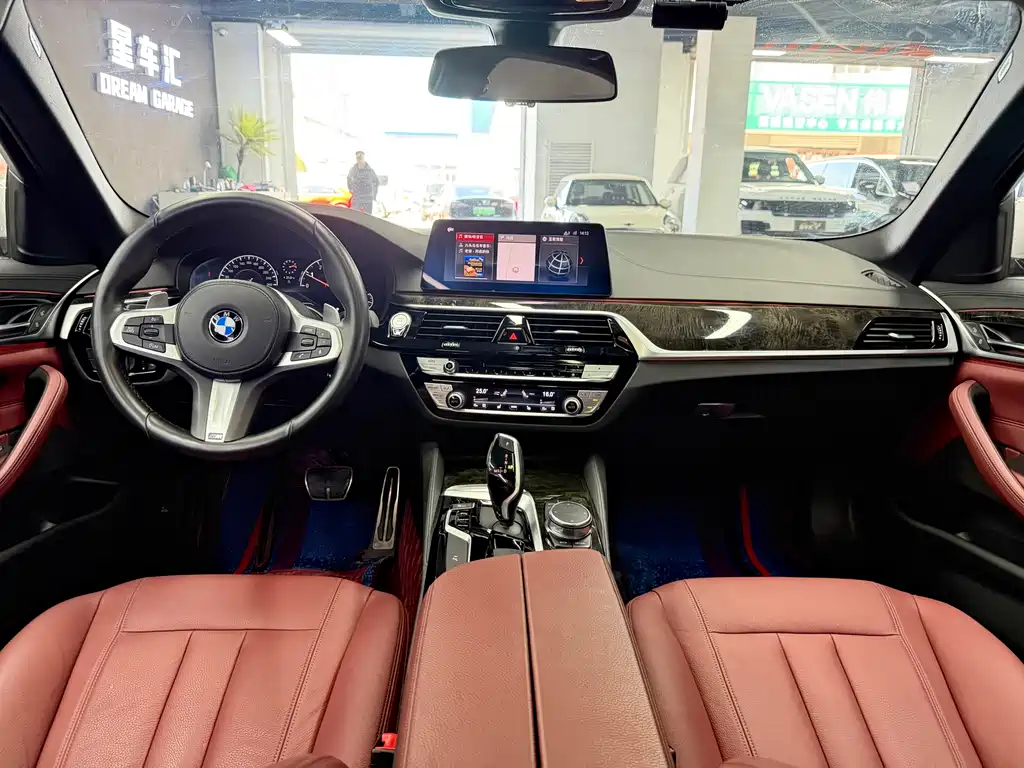 BMW 5 Series 2019 — фото 6