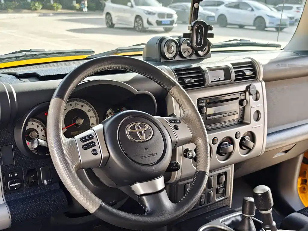 Toyota FJ Cruiser 2020 — фото 11