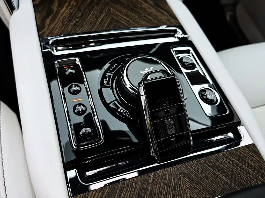 Rolls-Royce Cullinan 2019 — фото 16