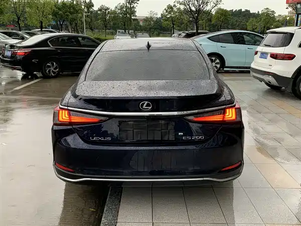 Lexus ES 2020