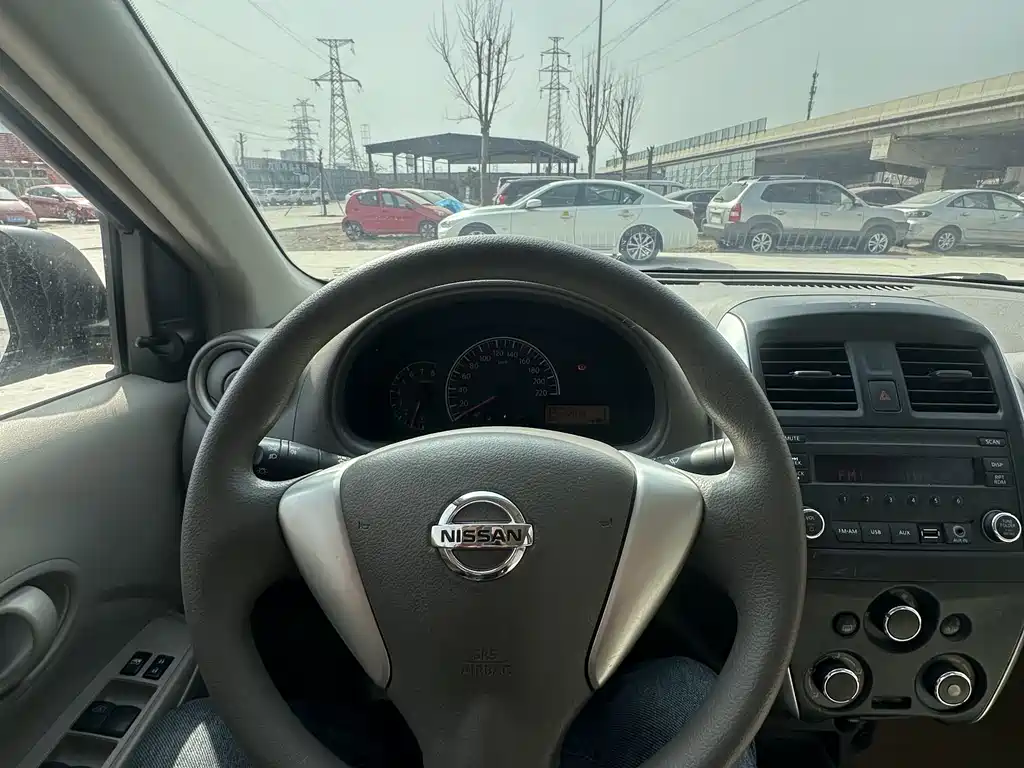 Nissan Sunny 2015 — фото 9