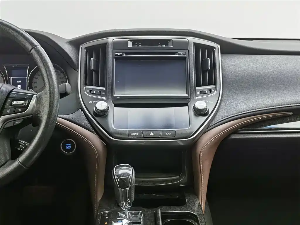 Toyota Crown 2018 — фото 12