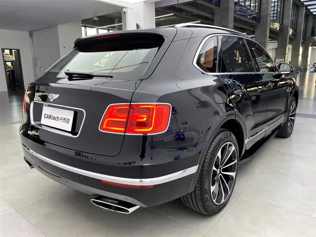 Bentley Bentayga 2018 — фото 35