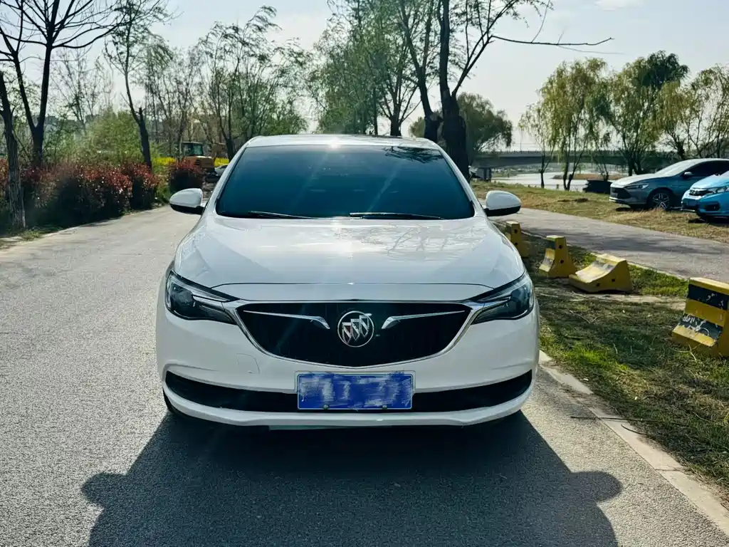 Buick Excelle 2018 — фото 2