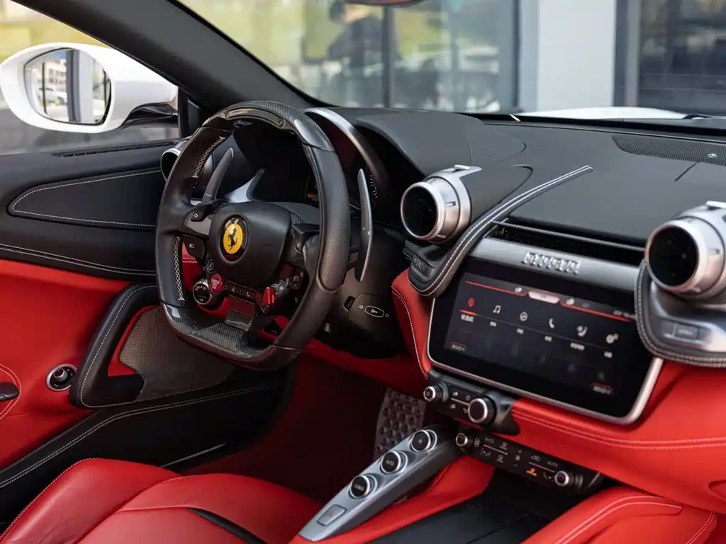 Ferrari GTC4Lusso 2019 — фото 10