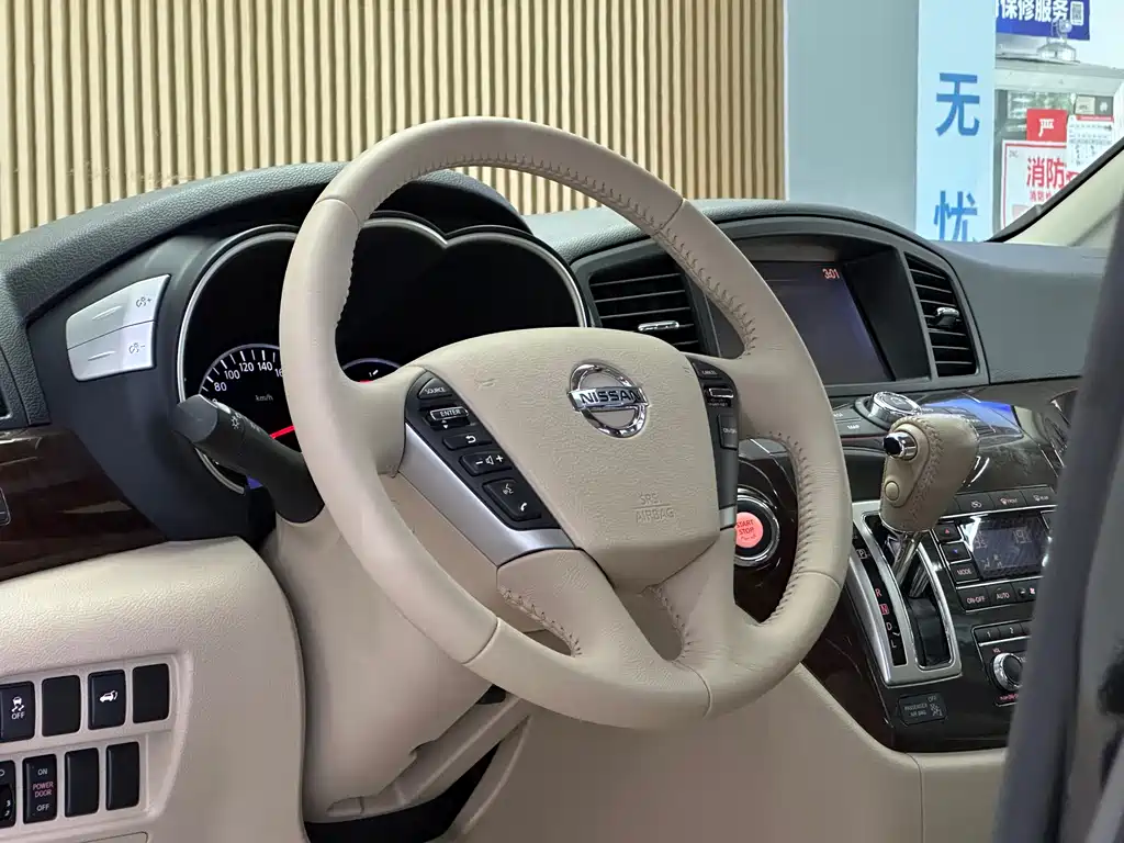 Nissan Quest 2017 — фото 9