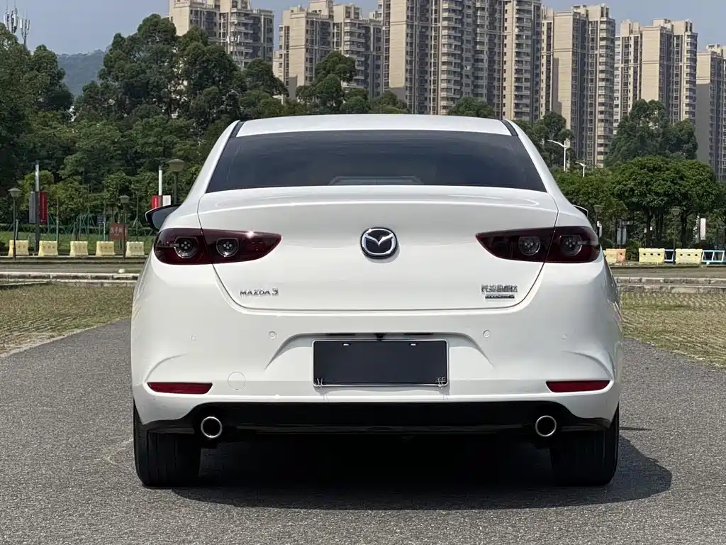 Mazda 3 Axela 2022 — фото 10