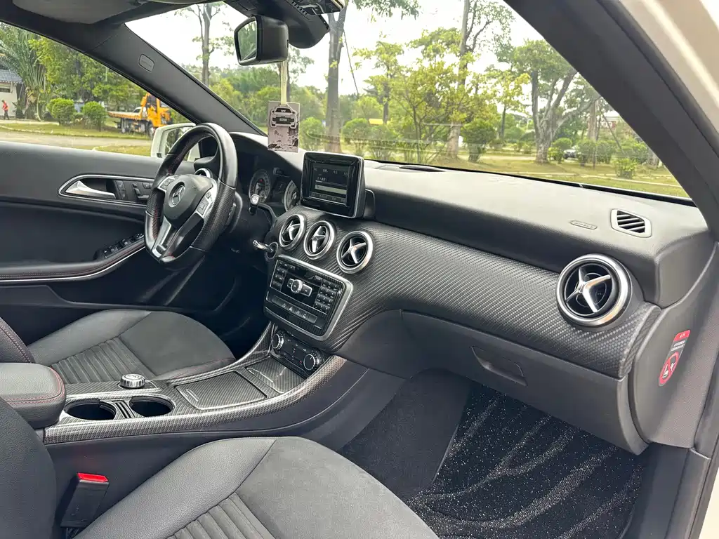 Mercedes-Benz A-Class 2015 — фото 21