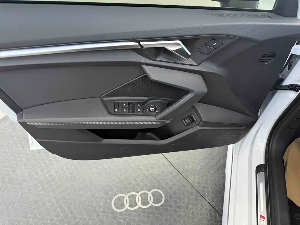 Audi A3 2023 — фото 9