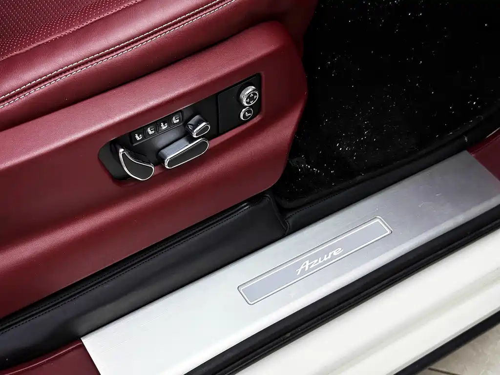 Bentley Bentayga 2023 — фото 20