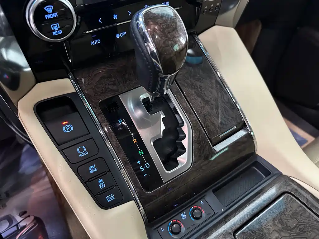 Toyota Vellfire 2021 — фото 12