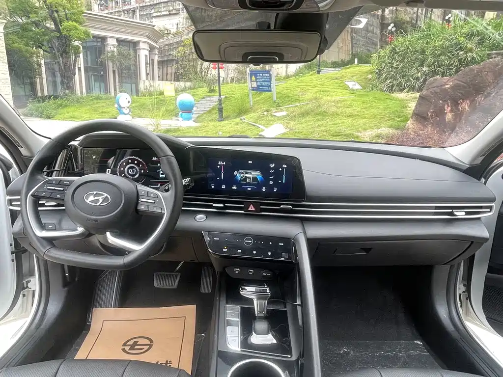 Hyundai Elantra 2022