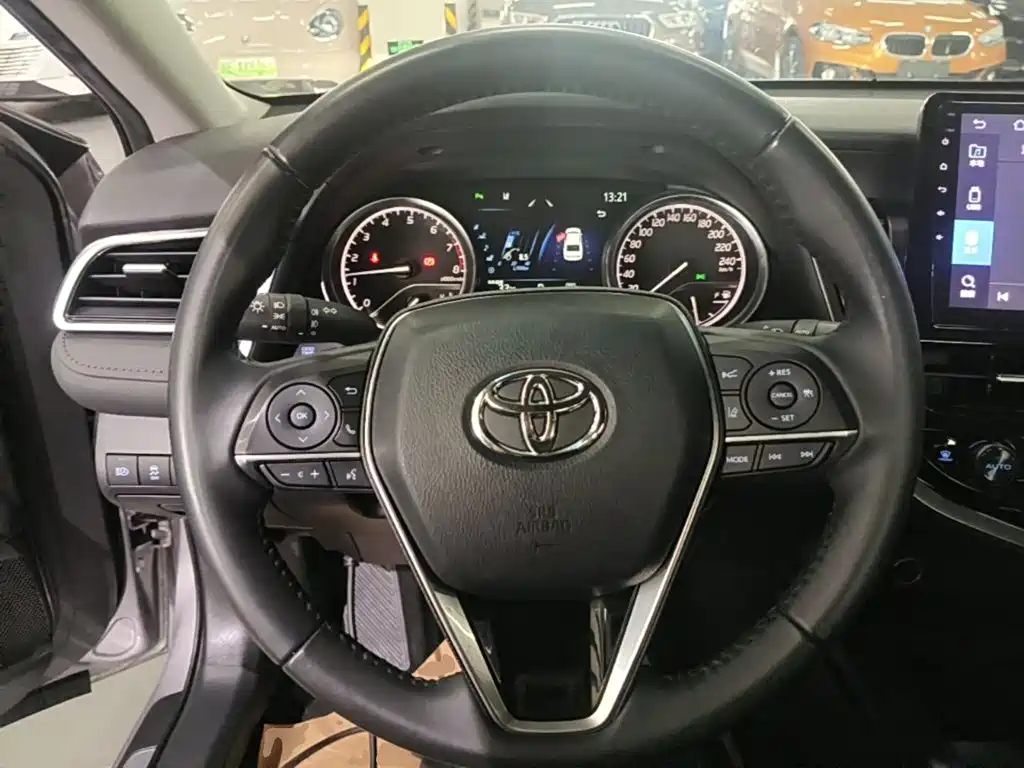 Toyota Camry 2023 — фото 11