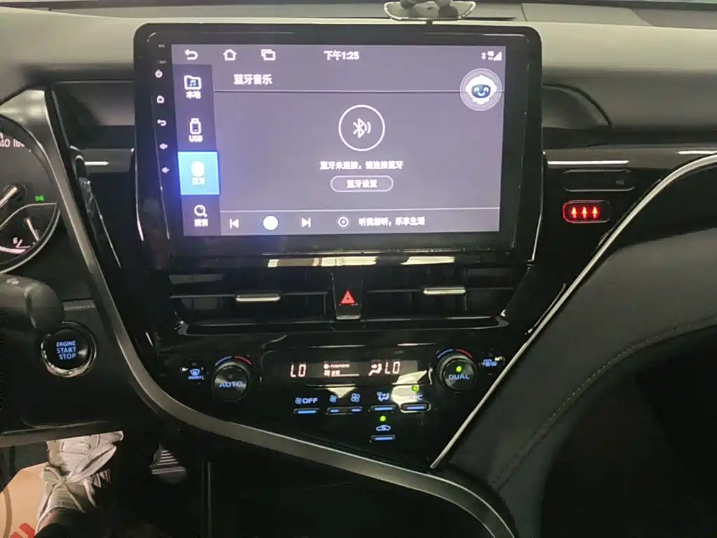 Toyota Camry 2023 — фото 13
