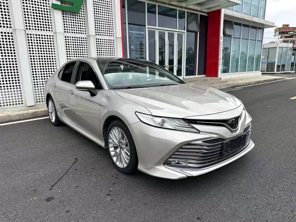 Toyota Camry 2019 — фото 22