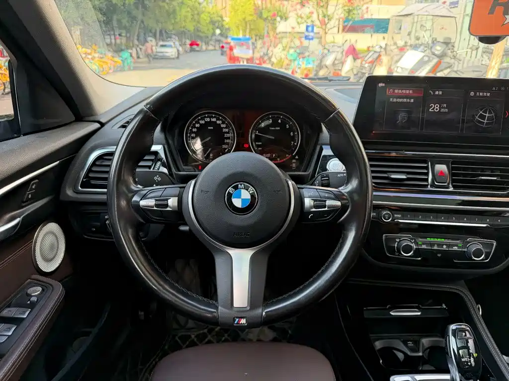 BMW 1 Series 2022 — фото 14
