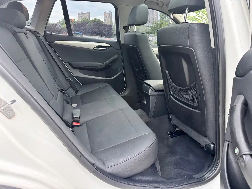 BMW X1 2013 — фото 19