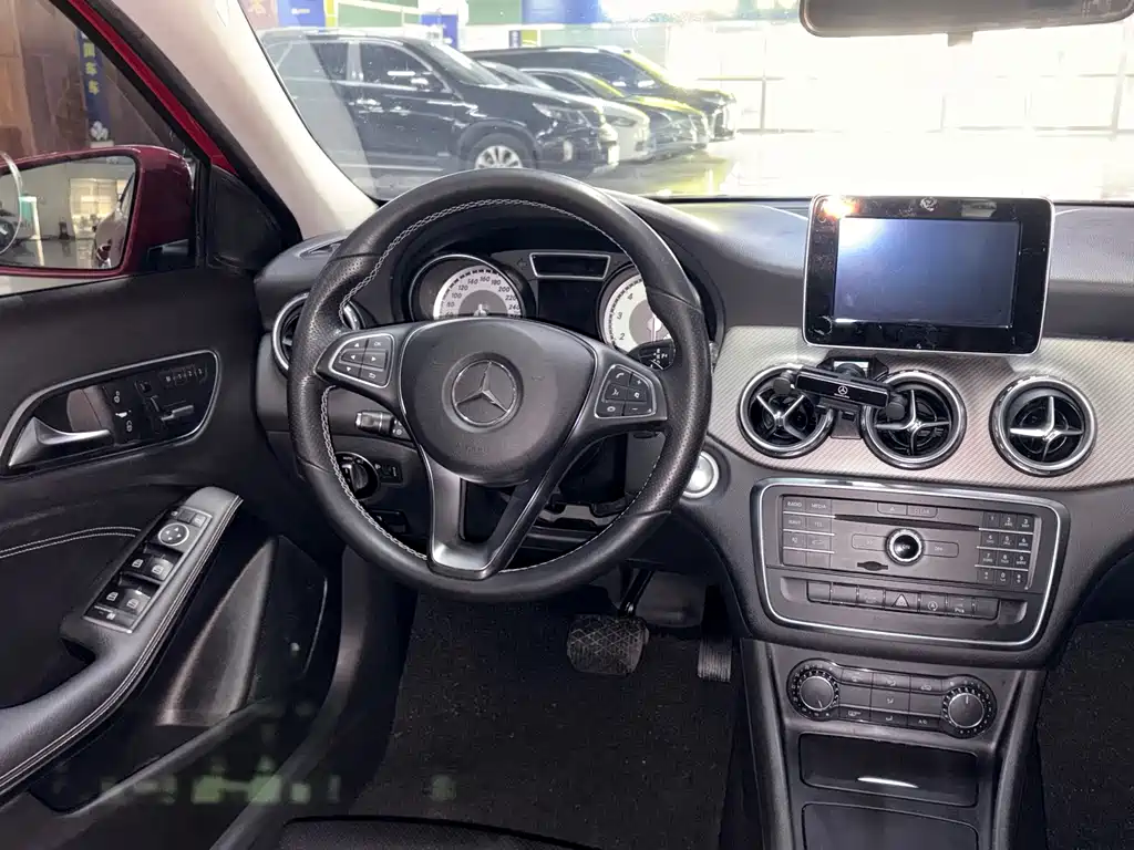 Mercedes-Benz GLA 2016 — фото 9