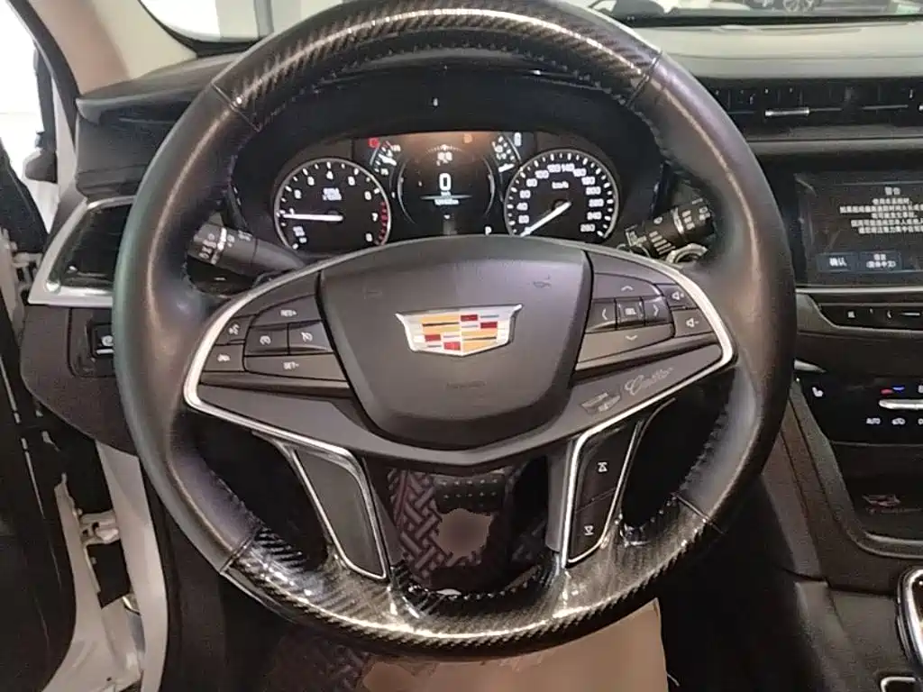 Cadillac XT5 2018 — фото 11