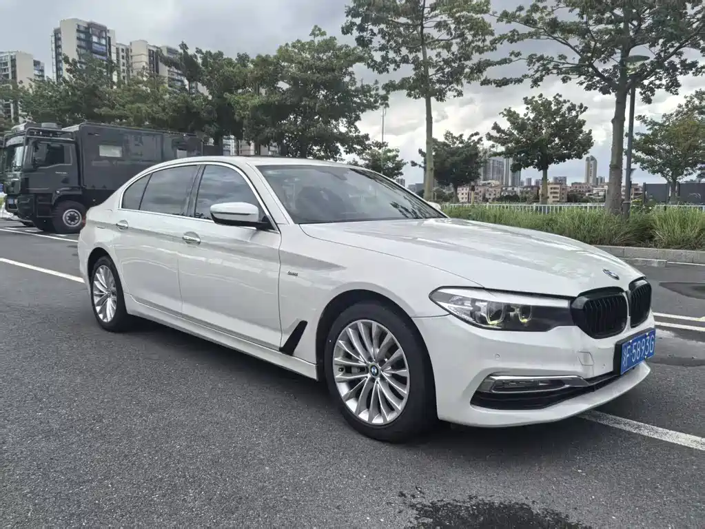 BMW 5 Series 2018 — фото 3