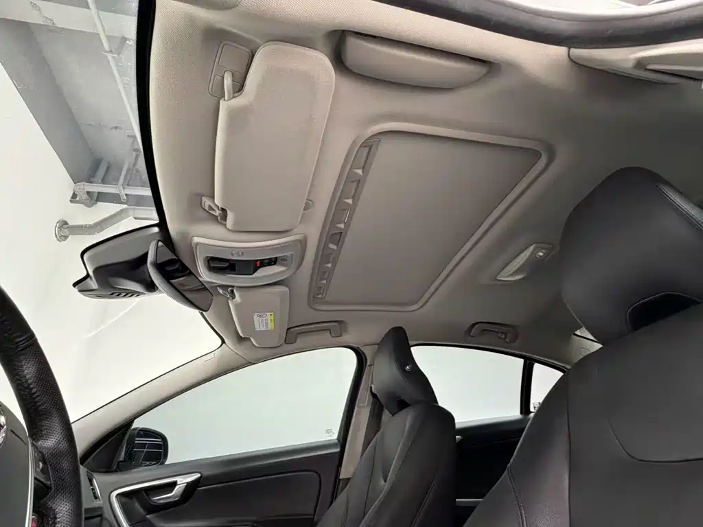 Volvo S60 2019 — фото 16