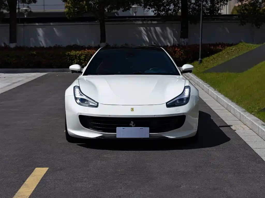 Ferrari GTC4Lusso 2019 — фото 2