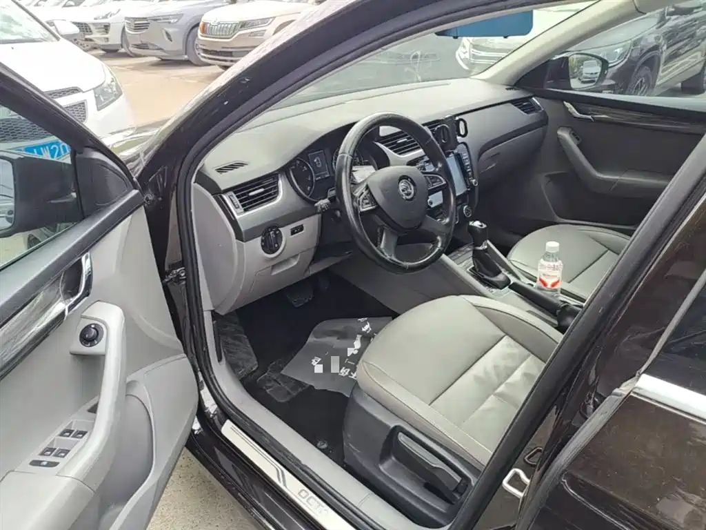 Skoda Octavia 2015 — фото 16