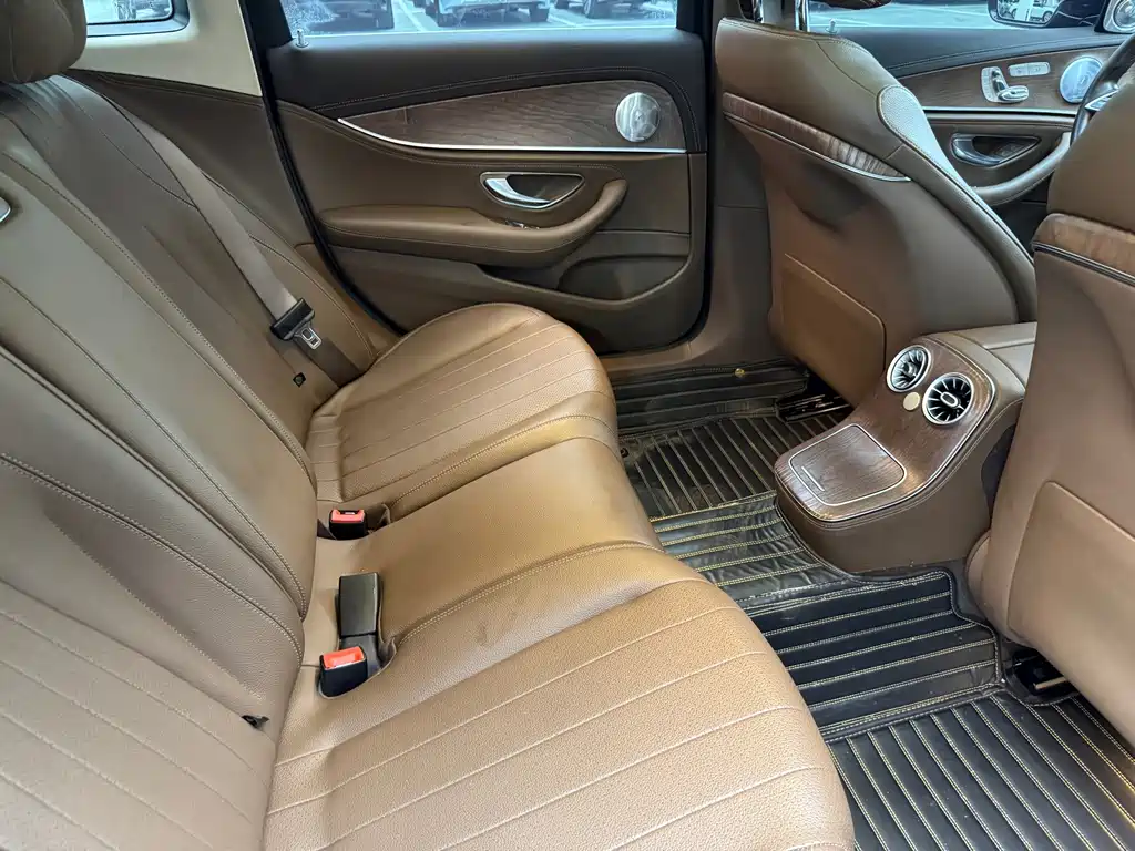 Mercedes-Benz E-Class 2020 — фото 11