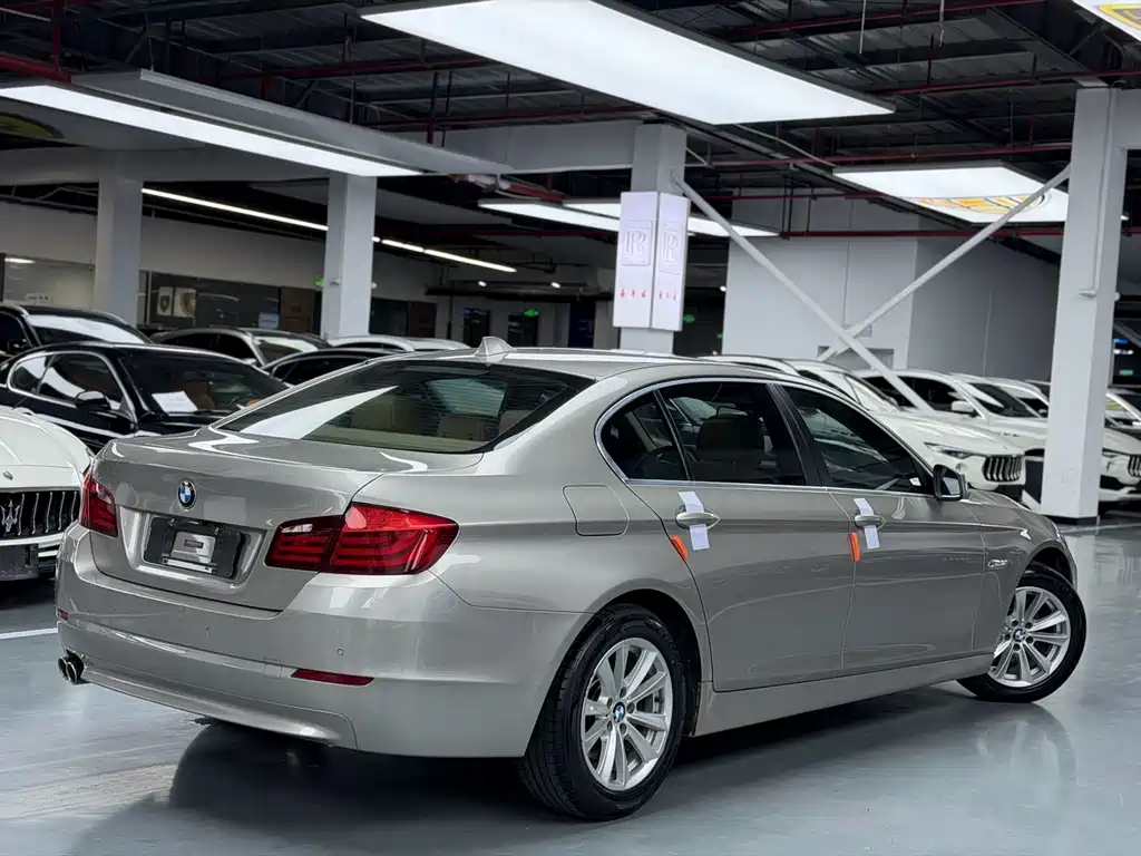 BMW 5 Series 2012 — фото 9