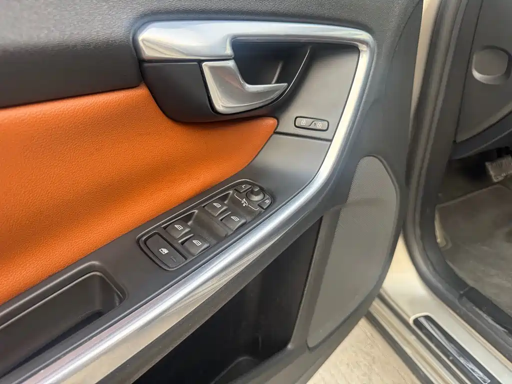Volvo S60 2015 — фото 21